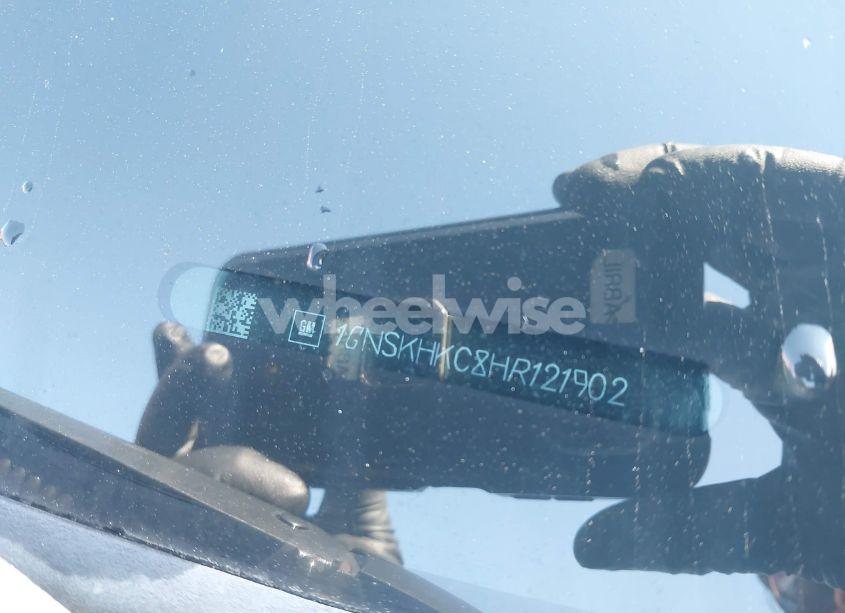 Photo 9 of 2017 Chevrolet Suburban LT (VIN 1GNSKHKC8HR121902)