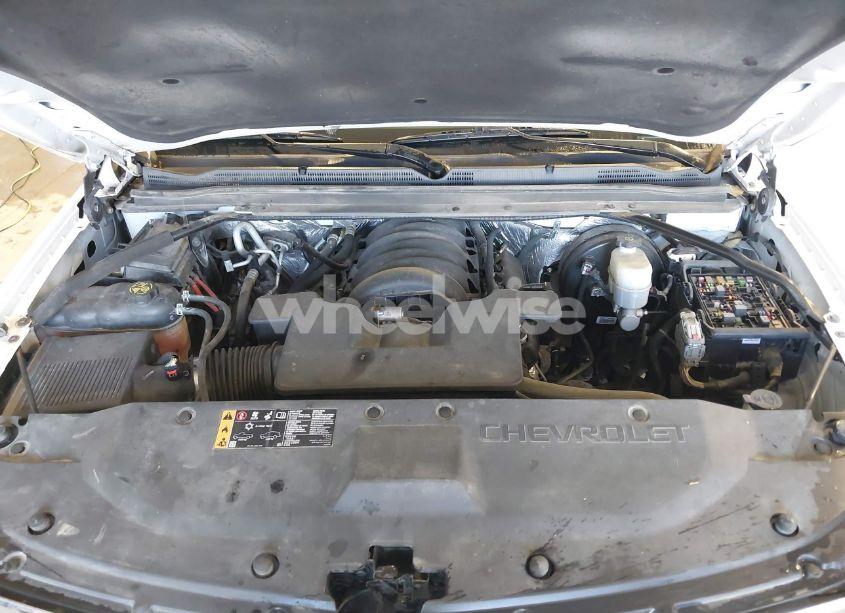 Photo 10 of 2018 Chevrolet Suburban LT (VIN 1GNSKHKC8JR211976)