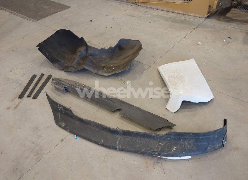 Photo 12 of 2018 Chevrolet Suburban LT (VIN 1GNSKHKC8JR211976)