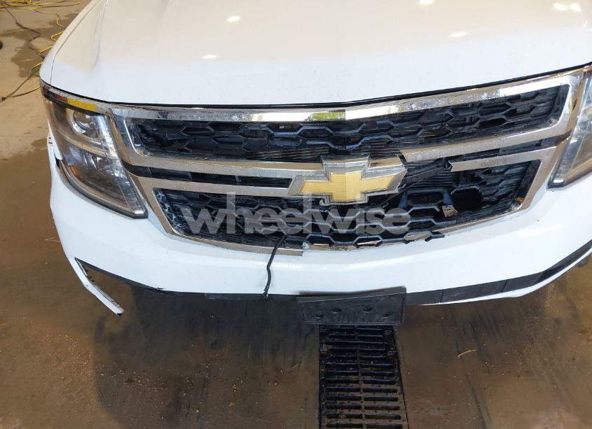 Photo 18 of 2018 Chevrolet Suburban LT (VIN 1GNSKHKC8JR211976)