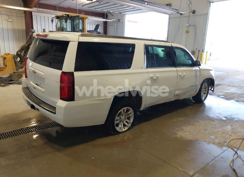 Photo 4 of 2018 Chevrolet Suburban LT (VIN 1GNSKHKC8JR211976)