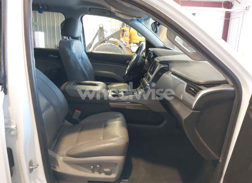 Photo 5 of 2018 Chevrolet Suburban LT (VIN 1GNSKHKC8JR211976)