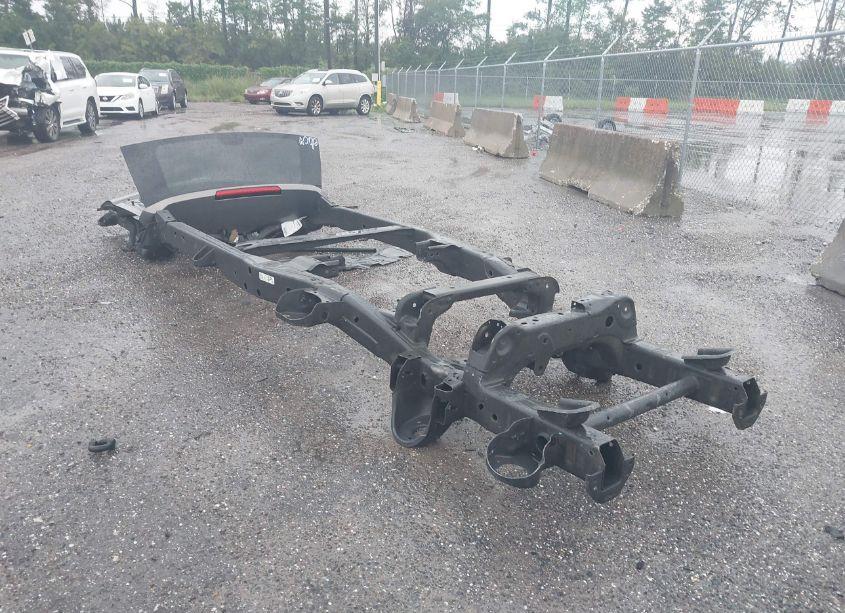 Photo 3 of 2019 Chevrolet Suburban LT (VIN 1GNSKHKC8KR171965)