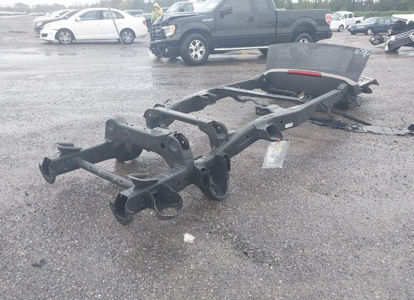 Photo 4 of 2019 Chevrolet Suburban LT (VIN 1GNSKHKC8KR171965)