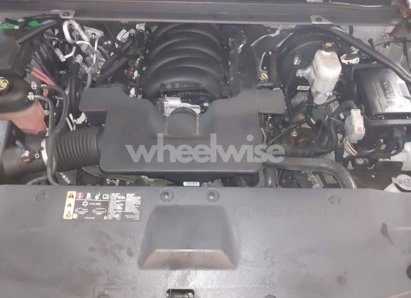 Photo 10 of 2019 Chevrolet Suburban LT (VIN 1GNSKHKC8KR185851)