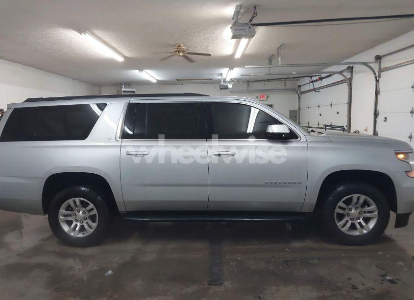 Photo 14 of 2019 Chevrolet Suburban LT (VIN 1GNSKHKC8KR185851)
