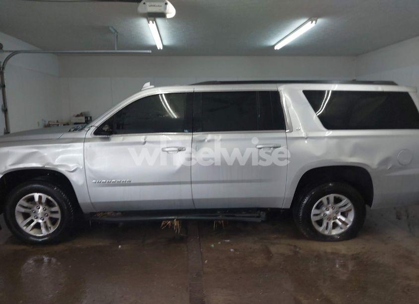 Photo 15 of 2019 Chevrolet Suburban LT (VIN 1GNSKHKC8KR185851)