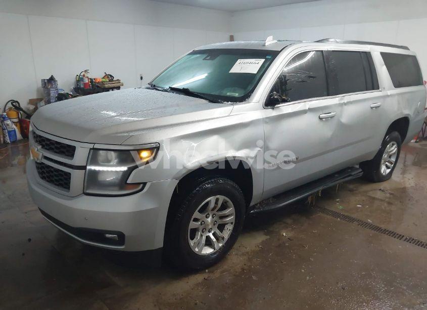 Photo 2 of 2019 Chevrolet Suburban LT (VIN 1GNSKHKC8KR185851)