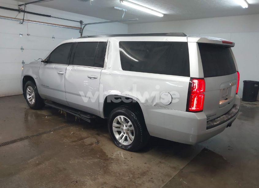 Photo 3 of 2019 Chevrolet Suburban LT (VIN 1GNSKHKC8KR185851)