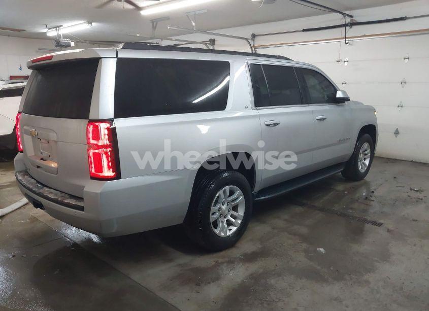 Photo 4 of 2019 Chevrolet Suburban LT (VIN 1GNSKHKC8KR185851)
