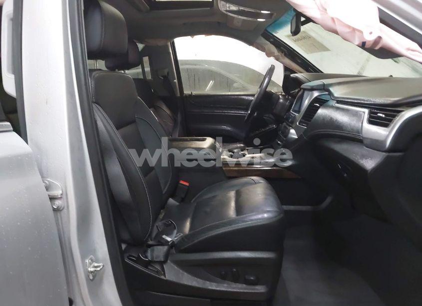 Photo 5 of 2019 Chevrolet Suburban LT (VIN 1GNSKHKC8KR185851)