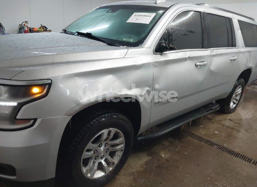 Photo 6 of 2019 Chevrolet Suburban LT (VIN 1GNSKHKC8KR185851)