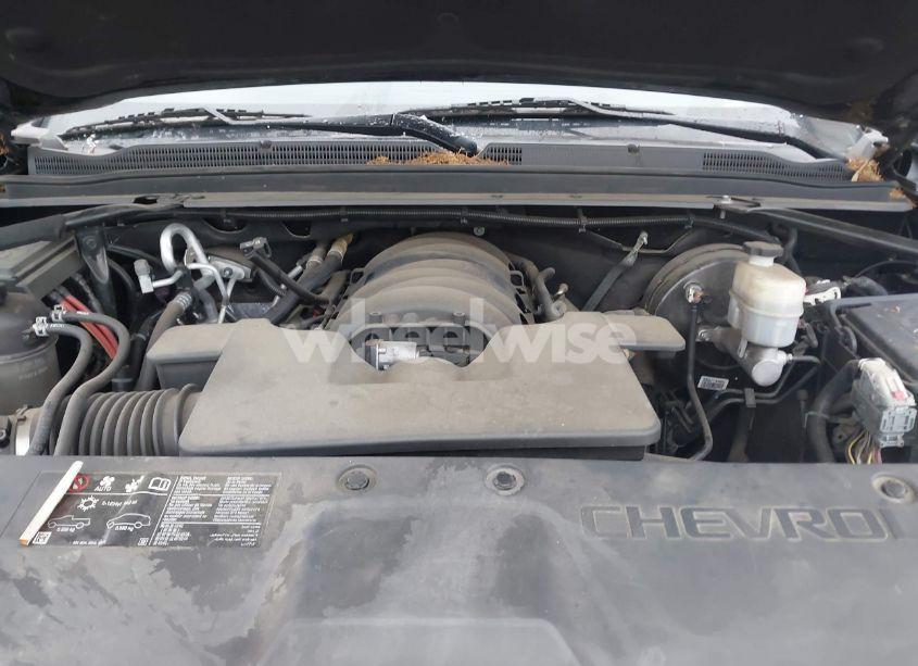 Photo 10 of 2019 Chevrolet Suburban LT (VIN 1GNSKHKC8KR332167)