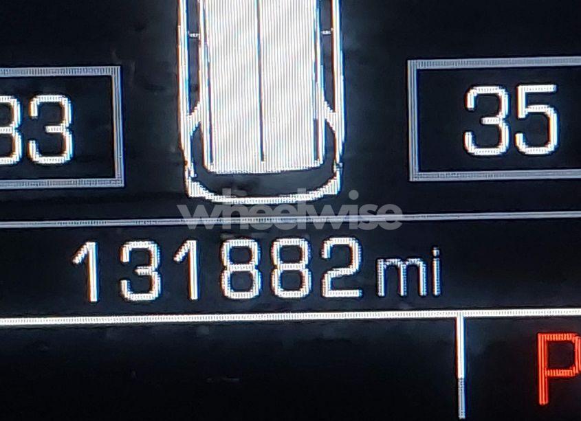 Photo 15 of 2019 Chevrolet Suburban LT (VIN 1GNSKHKC8KR332167)