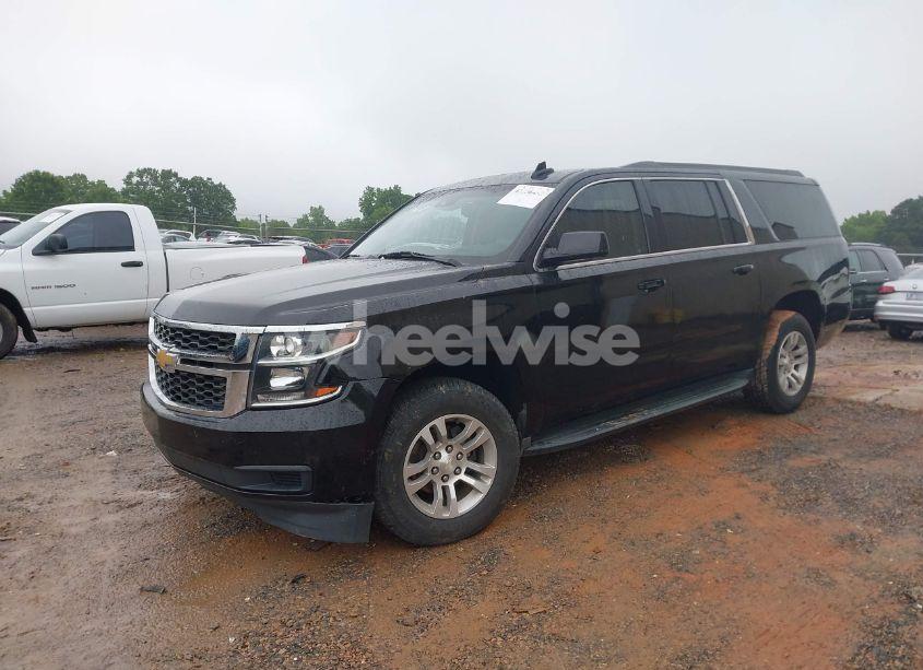Photo 2 of 2019 Chevrolet Suburban LT (VIN 1GNSKHKC8KR332167)