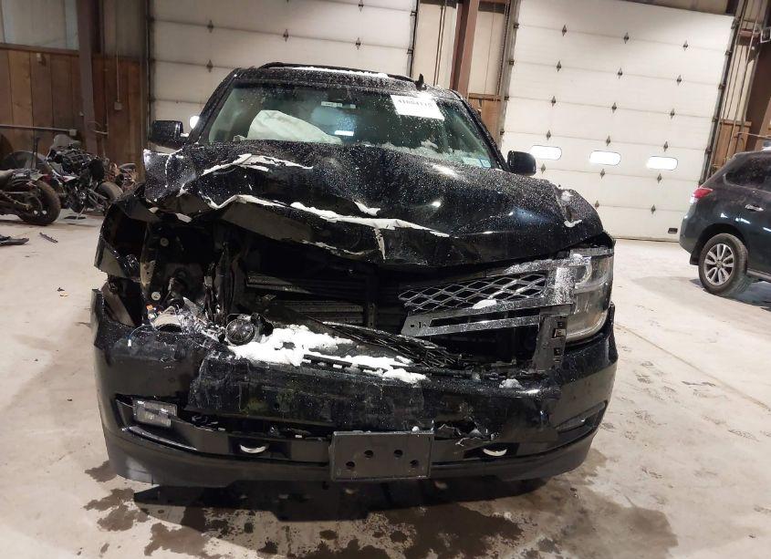 Photo 12 of 2019 Chevrolet Suburban LT (VIN 1GNSKHKC8KR409636)