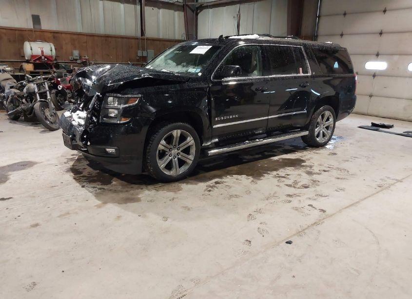 Photo 2 of 2019 Chevrolet Suburban LT (VIN 1GNSKHKC8KR409636)