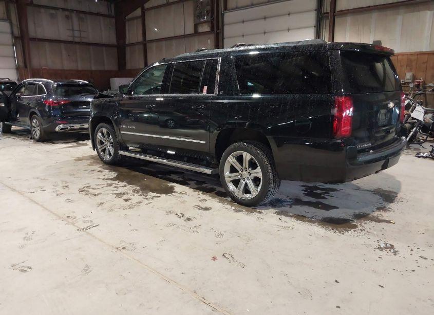 Photo 3 of 2019 Chevrolet Suburban LT (VIN 1GNSKHKC8KR409636)