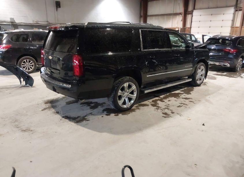 Photo 4 of 2019 Chevrolet Suburban LT (VIN 1GNSKHKC8KR409636)