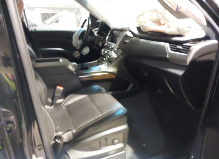 Photo 5 of 2019 Chevrolet Suburban LT (VIN 1GNSKHKC8KR409636)