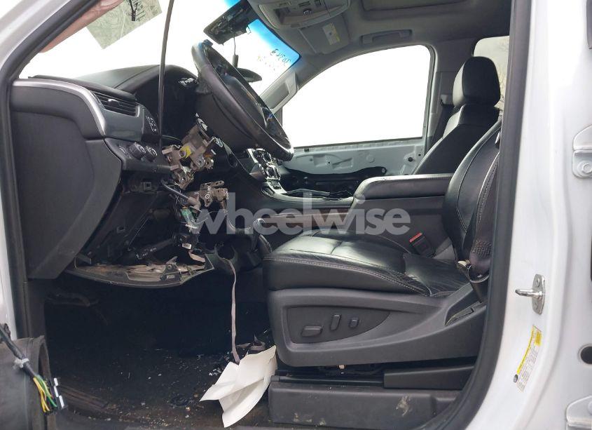 Photo 5 of 2016 Chevrolet Suburban LT (VIN 1GNSKHKC9GR281365)