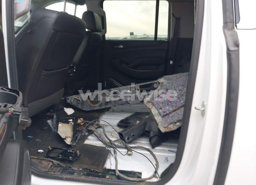 Photo 8 of 2016 Chevrolet Suburban LT (VIN 1GNSKHKC9GR281365)