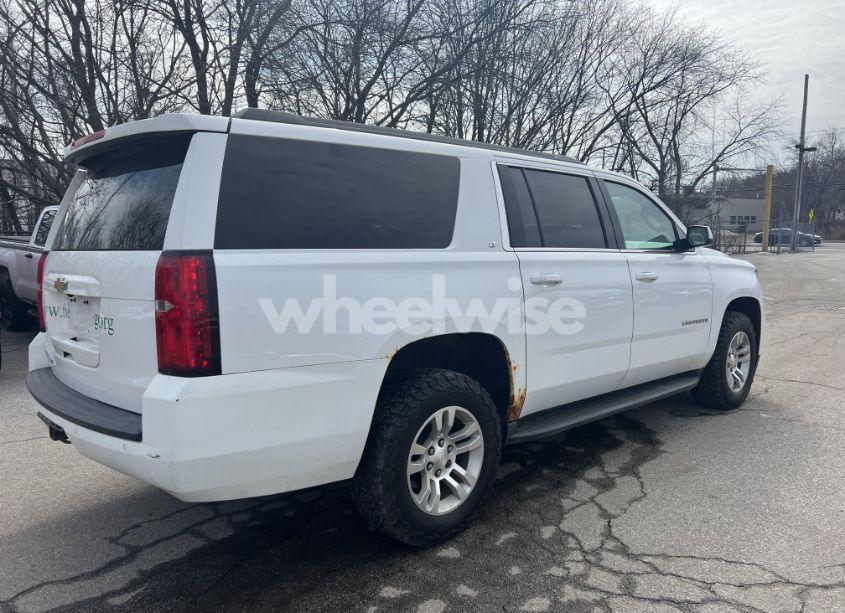 Photo 4 of 2016 Chevrolet Suburban K1500 LT (VIN 1GNSKHKC9GR311870)