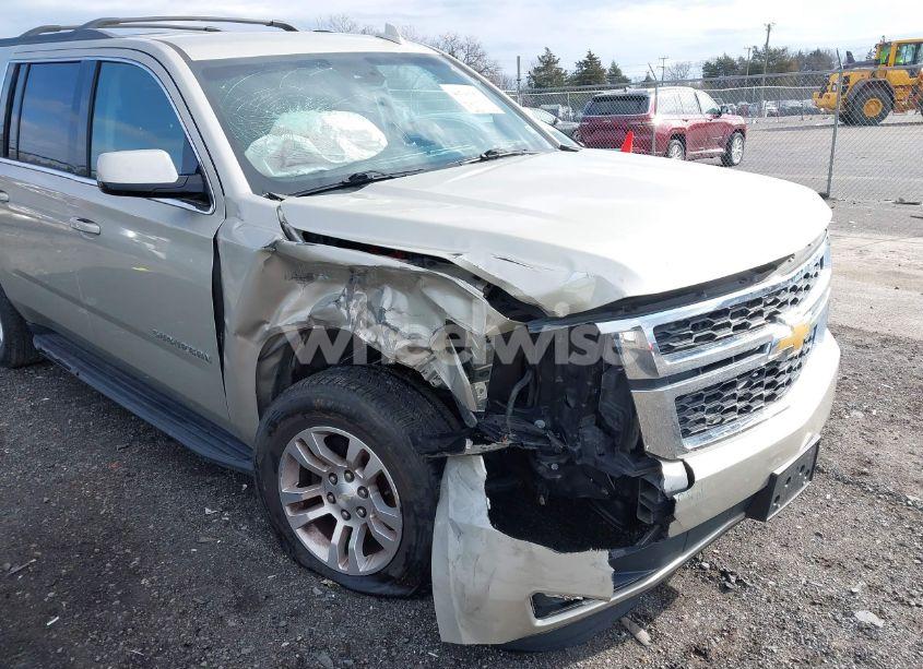 Photo 6 of 2017 Chevrolet Suburban LT (VIN 1GNSKHKC9HR119236)