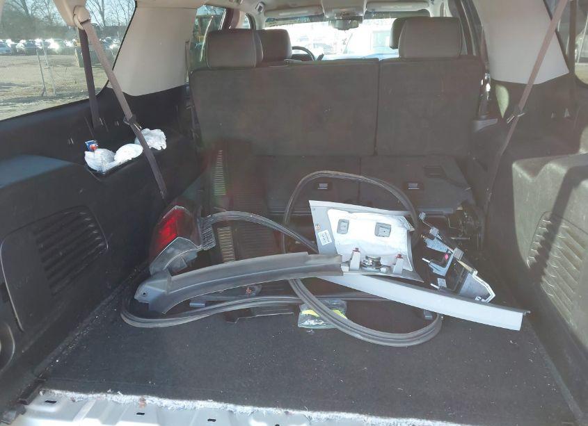 Photo 12 of 2017 Chevrolet Suburban LT (VIN 1GNSKHKC9HR132147)