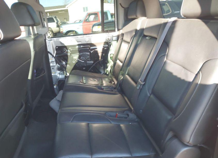 Photo 8 of 2017 Chevrolet Suburban LT (VIN 1GNSKHKC9HR132147)