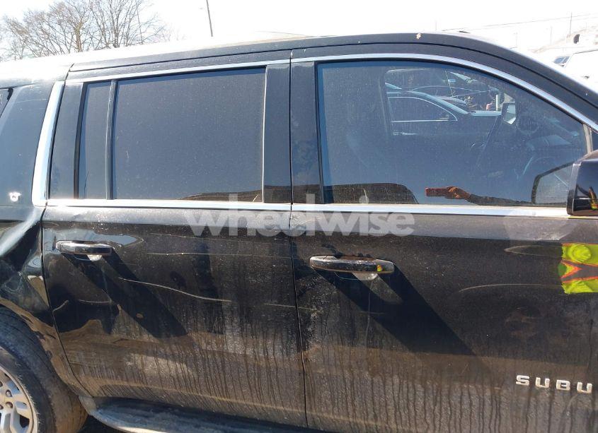 Photo 13 of 2017 Chevrolet Suburban LT (VIN 1GNSKHKC9HR167447)