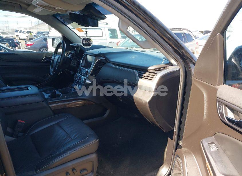 Photo 5 of 2017 Chevrolet Suburban LT (VIN 1GNSKHKC9HR167447)