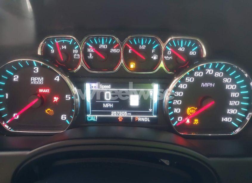 Photo 7 of 2017 Chevrolet Suburban LT (VIN 1GNSKHKC9HR180599)