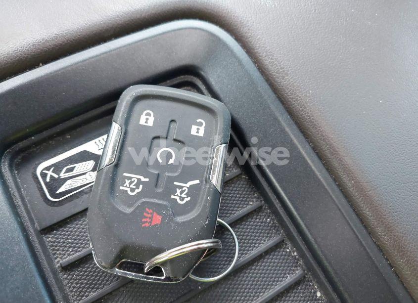 Photo 11 of 2017 Chevrolet Suburban LT (VIN 1GNSKHKC9HR388448)