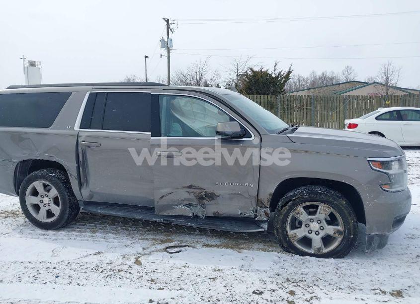 Photo 13 of 2017 Chevrolet Suburban LT (VIN 1GNSKHKC9HR388448)