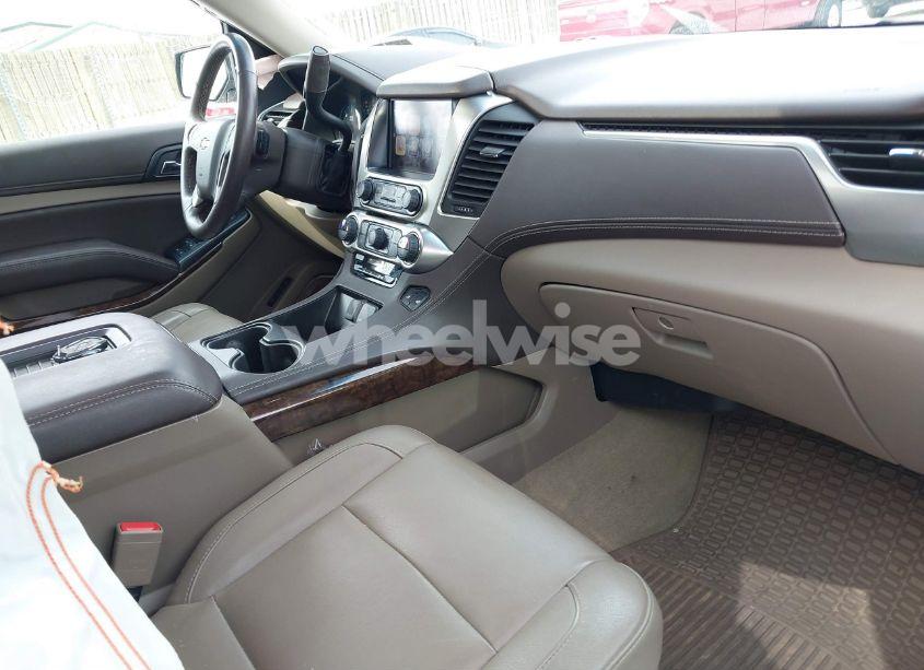 Photo 5 of 2017 Chevrolet Suburban LT (VIN 1GNSKHKC9HR388448)