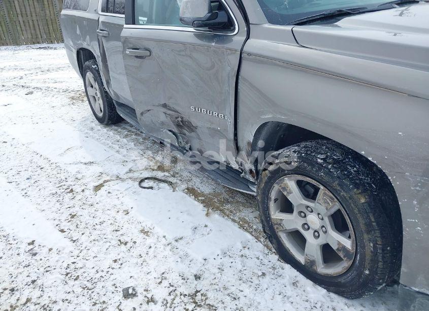 Photo 6 of 2017 Chevrolet Suburban LT (VIN 1GNSKHKC9HR388448)