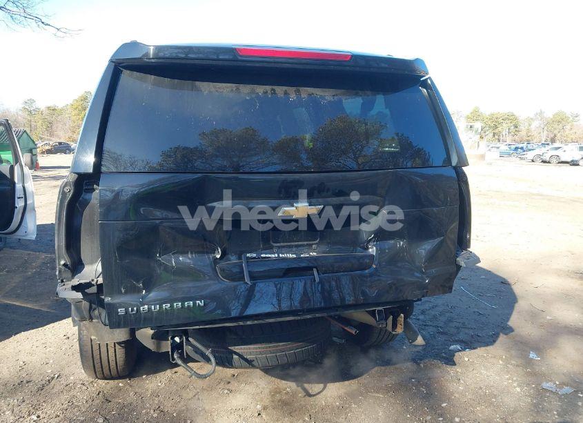 Photo 16 of 2018 Chevrolet Suburban LT (VIN 1GNSKHKC9JR231718)