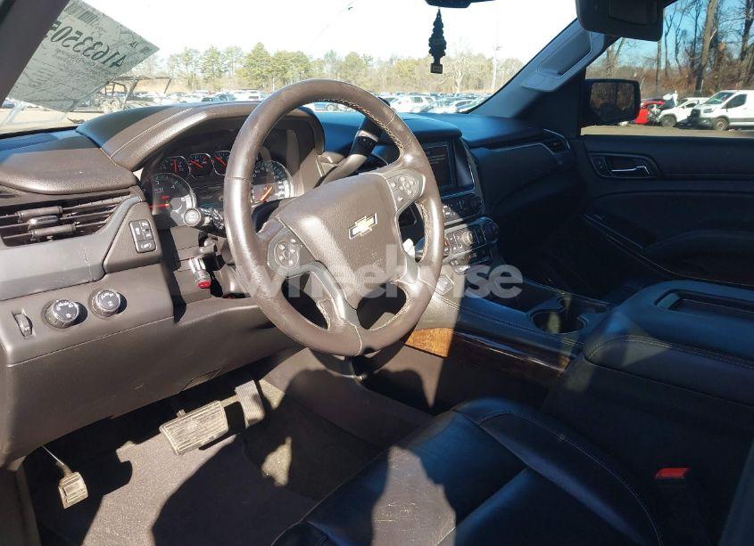 Photo 5 of 2018 Chevrolet Suburban LT (VIN 1GNSKHKC9JR231718)