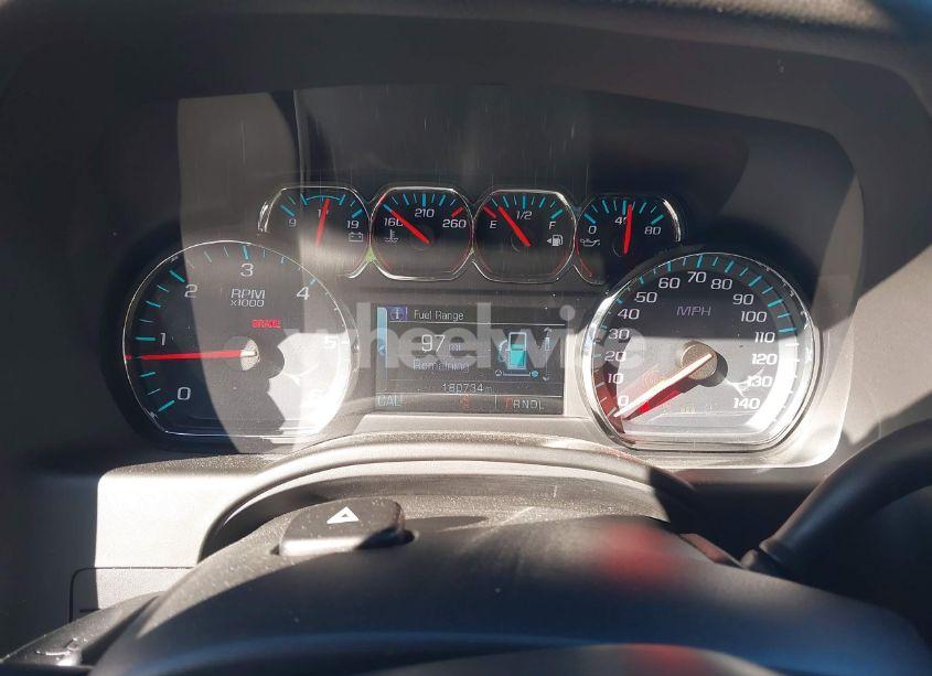 Photo 7 of 2018 Chevrolet Suburban LT (VIN 1GNSKHKC9JR231718)