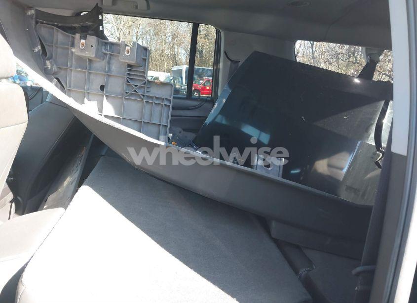 Photo 8 of 2018 Chevrolet Suburban LT (VIN 1GNSKHKC9JR231718)