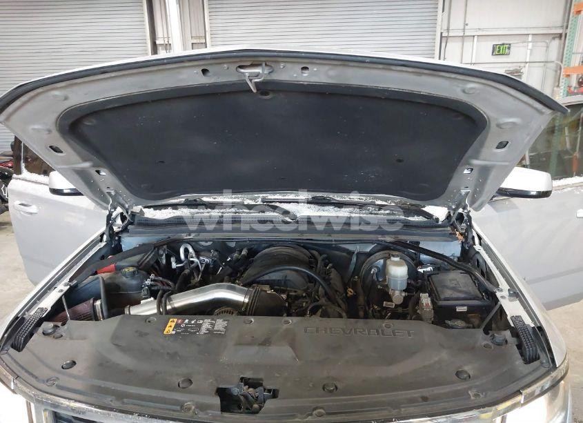 Photo 10 of 2019 Chevrolet Suburban LT (VIN 1GNSKHKC9KR177256)