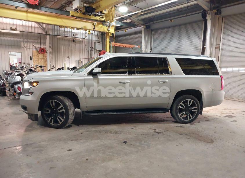 Photo 14 of 2019 Chevrolet Suburban LT (VIN 1GNSKHKC9KR177256)