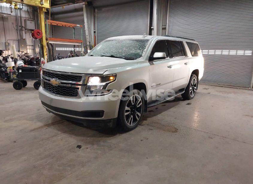 Photo 2 of 2019 Chevrolet Suburban LT (VIN 1GNSKHKC9KR177256)