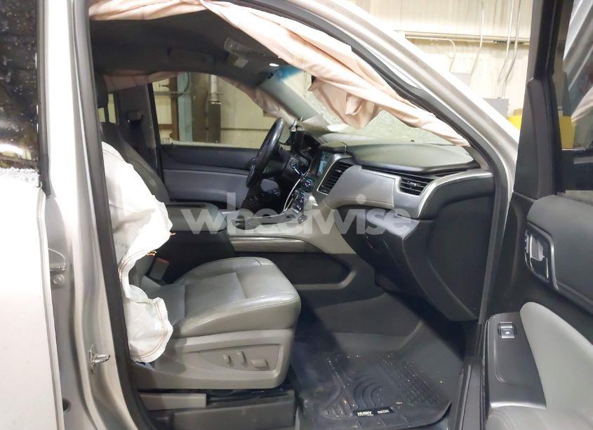 Photo 5 of 2019 Chevrolet Suburban LT (VIN 1GNSKHKC9KR177256)