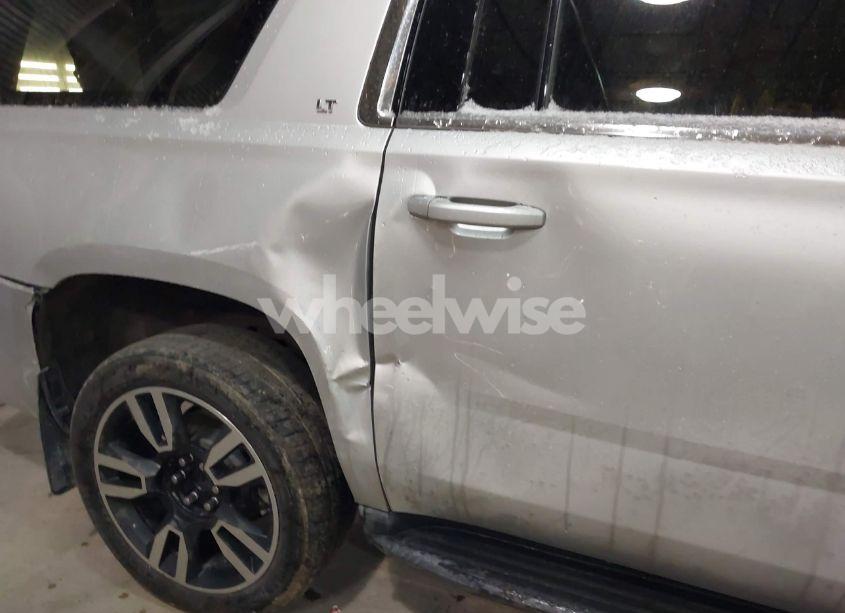 Photo 6 of 2019 Chevrolet Suburban LT (VIN 1GNSKHKC9KR177256)