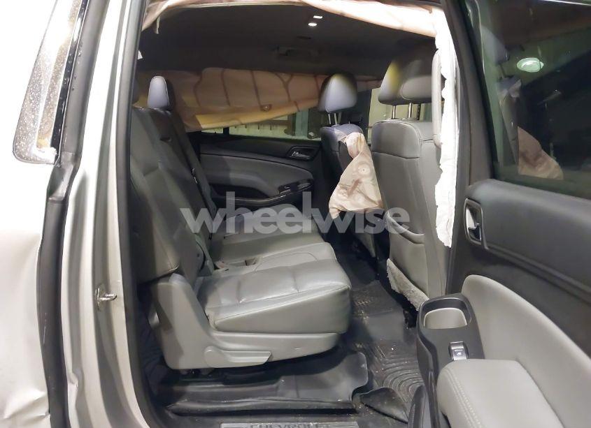 Photo 8 of 2019 Chevrolet Suburban LT (VIN 1GNSKHKC9KR177256)
