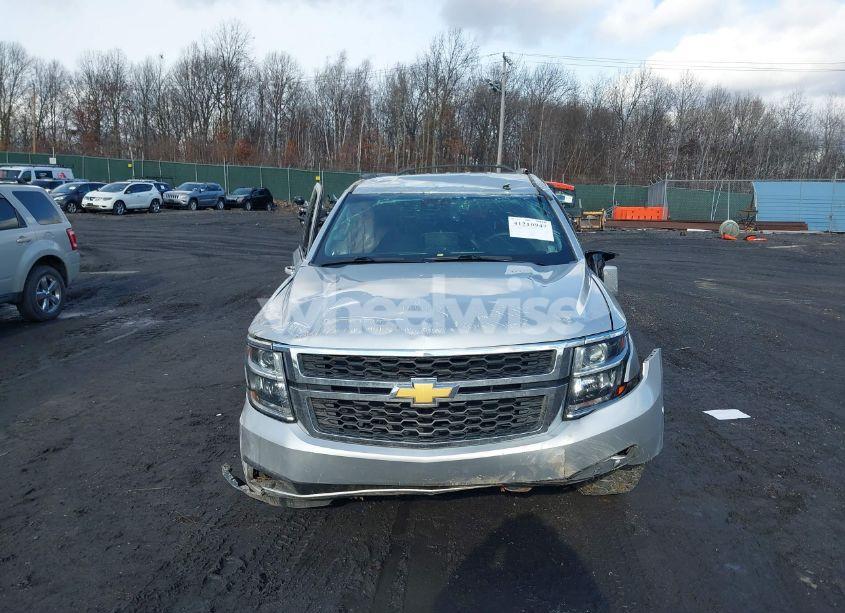 Photo 12 of 2019 Chevrolet Suburban LT (VIN 1GNSKHKC9KR246057)