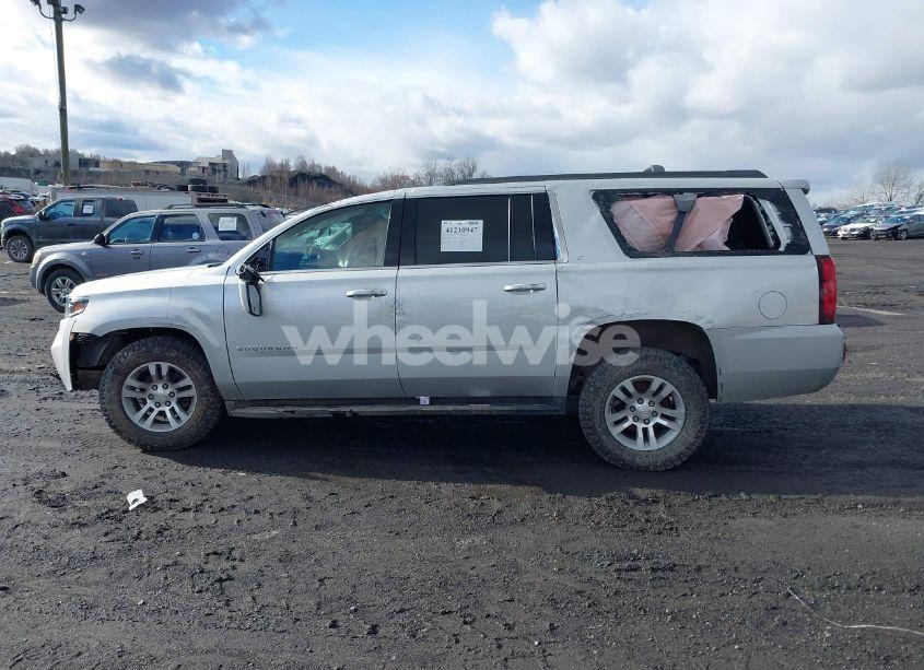 Photo 14 of 2019 Chevrolet Suburban LT (VIN 1GNSKHKC9KR246057)