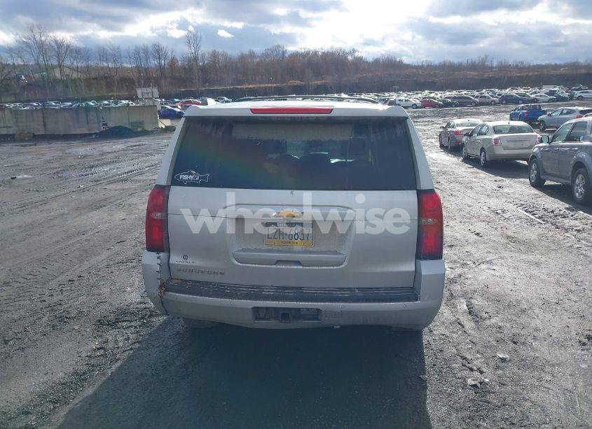 Photo 16 of 2019 Chevrolet Suburban LT (VIN 1GNSKHKC9KR246057)